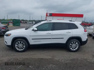 2019 Jeep Cherokee Latitude z VIN 1C4PJLCB8KD145129, wystawiony jako IAAI lot #42291722 z przebiegiem 89 155 mil mil oraz . Historia ofert i sprzedaży dostępna na DreamBid. Obrazek 14.