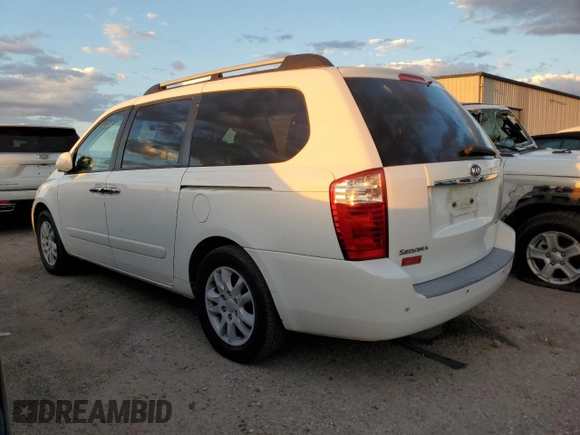 2008 Kia Sedona LX with VIN KNDMB233586199388, listed as a Copart auction lot 73033294 with 185,163 mi miles and Clean Title. Bid and sale history available at carsss.com. Image 2.