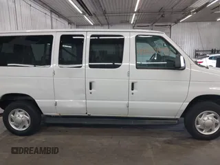 2013 Ford Econoline Passenger XL z VIN 1FBNE3BL7DDA62126, wystawiony jako IAAI lot #42354986 z przebiegiem 66 906 mil mil oraz . Historia ofert i sprzedaży dostępna na DreamBid. Obrazek 14.