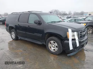 2007 Chevrolet Suburban LT with VIN 3GNFC16067G318779, listed as a IAAI auction lot 41560427 with 209,104 mi miles. Bid and sale history available at carsss.com. Image 1.