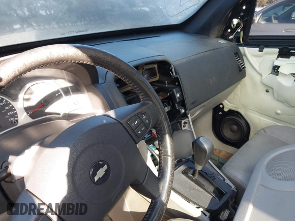 2006 Chevrolet Equinox LT with VIN 2CNDL63F866202799, listed as a IAAI auction lot 41844227 with 207,755 mi miles. Bid and sale history available at carsss.com. Image 5.