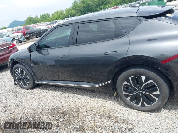 2022 Kia EV6 Wind z VIN KNDC3DLC5N5034625, wystawiony jako IAAI lot #42263100 z przebiegiem 35 412 mil mil oraz . Historia ofert i sprzedaży dostępna na DreamBid. Obrazek 14.