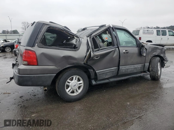 2004 Ford Expedition Special Service with VIN 1FMPU15L74LB58881, listed as a Copart auction lot 42565265 with 301,124 mi miles and Non Repairable. Bid and sale history available at carsss.com. Image 3.