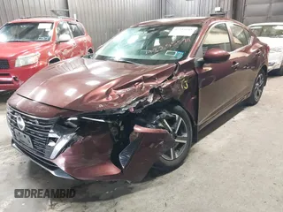 2024 Nissan Sentra SV z VIN 3N1AB8CV5RY260498, wystawiony jako IAAI lot #42255548 z przebiegiem 7842 mil mil oraz . Historia ofert i sprzedaży dostępna na DreamBid. Obrazek 2.