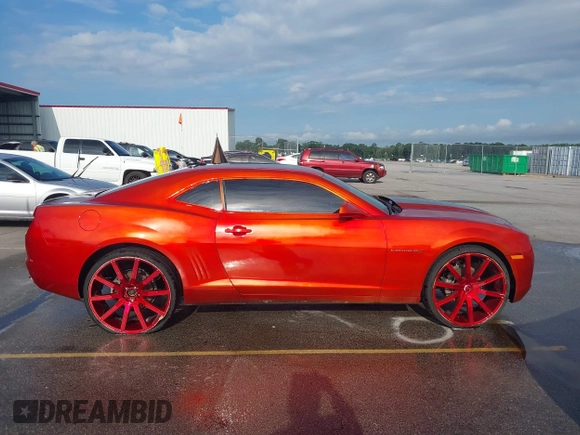 2011 Chevrolet Camaro 1LT z VIN 2G1FB1ED7B9154549, wystawiony jako IAAI lot #42707231 z przebiegiem 235 103 mil mil oraz . Historia ofert i sprzedaży dostępna na DreamBid. Obrazek 13.