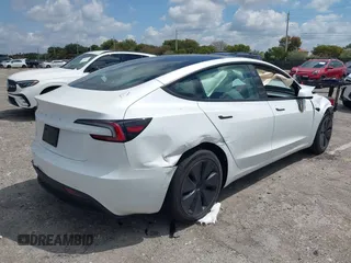 2025 Tesla Model 3 Long Range с VIN 5YJ3E1EA7SF903675, выставлен на аукционе IAAI как лот 42056122 с пробегом 2 564 миль миль и . История ставок и продаж доступна на DreamBid. Изображение 4.