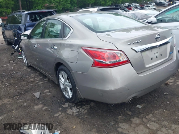 2013 Nissan Altima SV with VIN 1N4AL3AP8DC296985, listed as a IAAI auction lot 42116530 with 183,130 mi miles and . Bid and sale history available at DreamBid. Image 3.