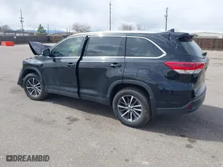 2019 Toyota Highlander SE with VIN 5TDJZRFH4KS936151, listed as a IAAI auction lot 41821882 with 1 mi miles. Bid and sale history available at carsss.com. Image 3.