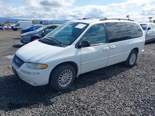 2000 Chrysler Town & Country LXi with VIN 1C4GP54L3YB585152, listed as a IAAI auction lot 41916732 with 190,915 mi miles. Bid and sale history available at carsss.com. Image 2.