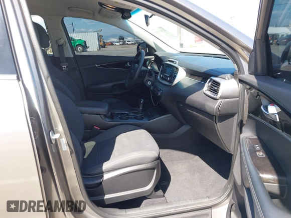 2017 Kia Sorento LX with VIN 5XYPG4A35HG284788, listed as a IAAI auction lot 41966692 with 68,692 mi miles. Bid and sale history available at carsss.com. Image 5.