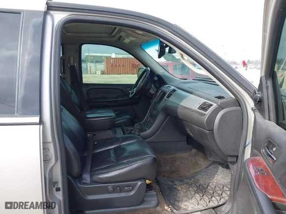 2008 Cadillac Escalade with VIN 1GYFK63838R197367, listed as a IAAI auction lot 42018687 with 168,602 mi miles. Bid and sale history available at carsss.com. Image 5.