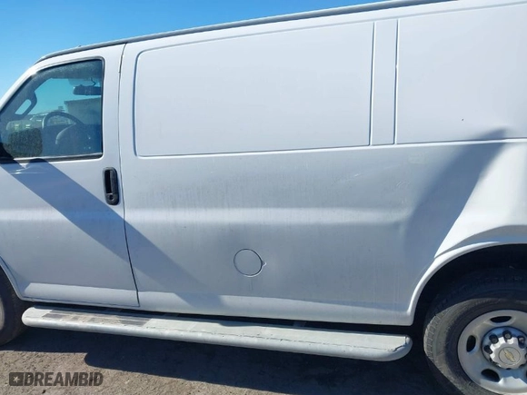 2022 Chevrolet Express Cargo Van with VIN 1GCWGAFP7N1202626, listed as a IAAI auction lot 41423233 with 31,257 mi miles. Bid and sale history available at carsss.com. Image 14.