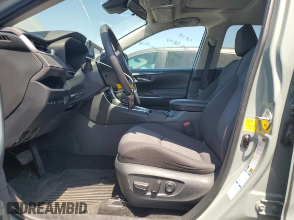 2020 Toyota RAV4 XLE with VIN 2T3P1RFV1LW096482, listed as a Copart auction lot 61797065 with 47,406 mi miles and Salvage title. Bid and sale history available at DreamBid. Image 7.