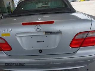 2001 Mercedes-Benz CLK 320/430 z VIN WDBLK65G51T083813, wystawiony jako IAAI lot #42412526 z przebiegiem 94 210 mil mil oraz . Historia ofert i sprzedaży dostępna na DreamBid. Obrazek 6.