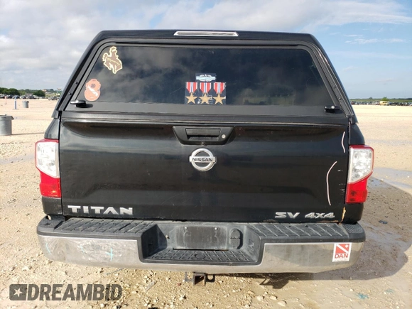 2018 Nissan Titan SV z VIN 1N6AA1EJ3JN548939, wystawiony jako Copart lot #54336555 z przebiegiem 152 859 mil mil oraz Czysty tytuł • Clean title. Historia ofert i sprzedaży dostępna na DreamBid. Obrazek 6.