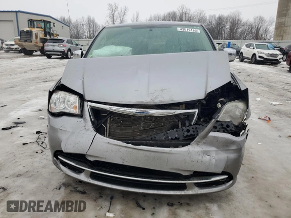 2014 Chrysler Town & Country Touring-L with VIN 2C4RC1CG7ER329627, listed as a Copart auction lot 43019185 with 204,542 mi miles and Clean Title. Bid and sale history available at carsss.com. Image 5.