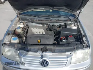 1999 Volkswagen Jetta z VIN 3VWSC29M9XM067508, wystawiony jako IAAI lot #41905002 z przebiegiem 32 051 mil mil oraz . Historia ofert i sprzedaży dostępna na DreamBid. Obrazek 10.