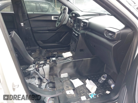 2021 Ford Police Interceptor Utility z VIN 1FM5K8AB1MGB54109, wystawiony jako IAAI lot #41694271 z przebiegiem 90 073 mil mil oraz . Historia ofert i sprzedaży dostępna na DreamBid. Obrazek 5.
