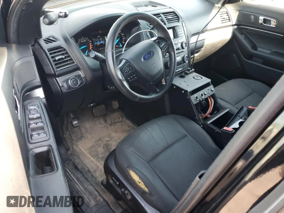 2017 Ford Police Interceptor Utility z VIN 1FM5K8ARXHGB93669, wystawiony jako Copart lot #54293295 z przebiegiem 93 591 mil mil oraz Szkody całkowita. Historia ofert i sprzedaży dostępna na DreamBid. Obrazek 8.