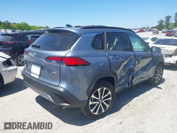 2023 Toyota Corolla Cross XLE z VIN 7MUDAABG7PV049417, wystawiony jako IAAI lot #42037055 z przebiegiem 28 325 mil mil oraz . Historia ofert i sprzedaży dostępna na DreamBid. Obrazek 4.