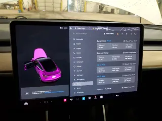 2019 Tesla Model 3 Mid Range z VIN 5YJ3E1EA9KF483725, wystawiony jako Copart lot #42035435 z przebiegiem 43 340 mil mil oraz Czysty tytuł • Clean title. Historia ofert i sprzedaży dostępna na DreamBid. Obrazek 9.