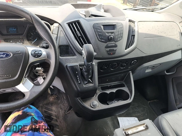 2018 Ford Transit z VIN 1FTYR1YM2JKB43849, wystawiony jako IAAI lot #42642845 z przebiegiem 106 463 mil mil oraz . Historia ofert i sprzedaży dostępna na DreamBid. Obrazek 15.
