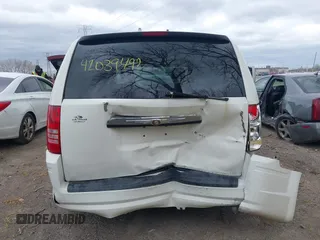 2008 Chrysler Town & Country LX with VIN 2A8HR44H88R694642, listed as a IAAI auction lot 42039492 with 210,249 mi miles and . Bid and sale history available at DreamBid. Image 16.