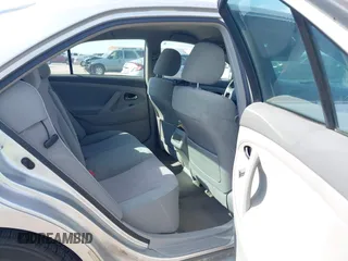 2011 Toyota Camry LE z VIN 4T1BF3EKXBU180291, wystawiony jako IAAI lot #42037125 z przebiegiem 242 462 mil mil oraz . Historia ofert i sprzedaży dostępna na DreamBid. Obrazek 8.