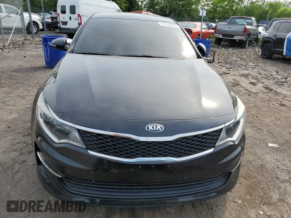 2017 Kia Optima LX z VIN 5XXGT4L36HG152748, wystawiony jako Copart lot #60788595 z przebiegiem 102 972 mil mil oraz Szkoda całkowita • Salvage title. Historia ofert i sprzedaży dostępna na DreamBid. Obrazek 5.