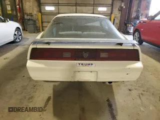 1984 Pontiac Firebird z VIN 1G2AS87H8EL260830, wystawiony jako Copart lot #84198714 z przebiegiem 95 966 mil mil oraz Szkoda całkowita • Salvage title. Historia ofert i sprzedaży dostępna na DreamBid. Obrazek 6.