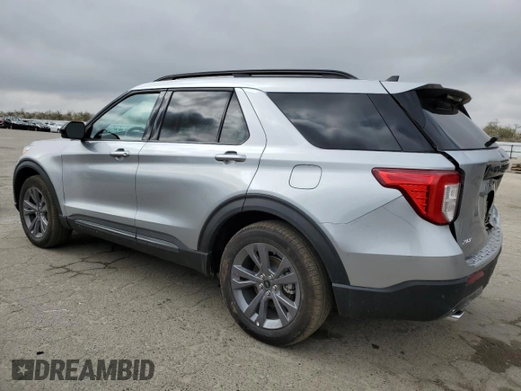 2024 Ford Explorer XLT with VIN 1FMSK7DHXRGA32630, listed as a Copart auction lot 45739405 with 885 mi miles and Salvage Title. Bid and sale history available at carsss.com. Image 2.