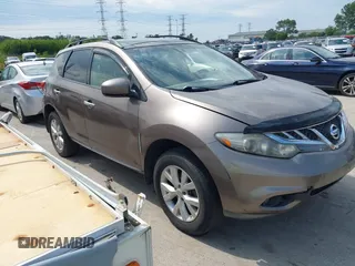 2011 Nissan Murano LE z VIN JN8AZ1MW1BW165039, wystawiony jako IAAI lot #42427227 z przebiegiem 151 881 mil mil oraz . Historia ofert i sprzedaży dostępna na DreamBid. Obrazek 1.