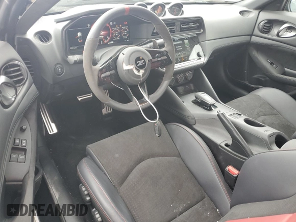 2024 Nissan Z Nismo z VIN JN1BZ4CH7RM362763, wystawiony jako Copart lot #71662764 z przebiegiem 3 339 mil mil oraz Szkoda całkowita • Salvage title. Historia ofert i sprzedaży dostępna na DreamBid. Obrazek 8.
