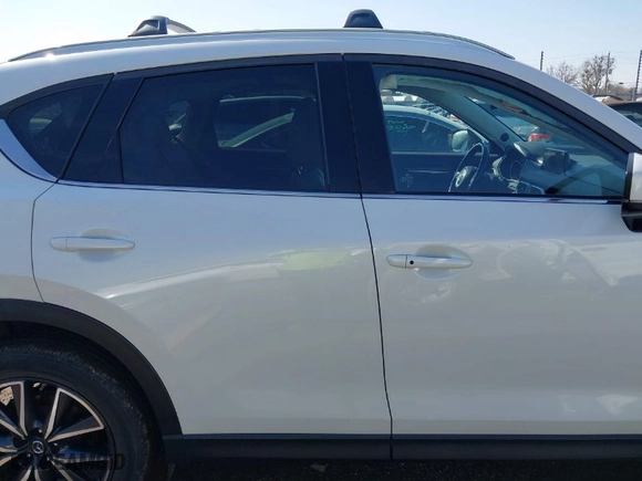 2018 Mazda CX-5 Grand Touring with VIN JM3KFBDM6J0332372, listed as a IAAI auction lot 41670058 with 98,342 mi miles. Bid and sale history available at carsss.com. Image 13.