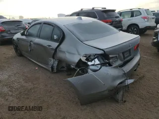 2018 BMW M5 z VIN WBSJF0C56JB282184, wystawiony jako Copart lot #87480414 z przebiegiem Nie podano mil oraz Szkody całkowita. Historia ofert i sprzedaży dostępna na DreamBid. Obrazek 2.