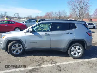 2019 Jeep Compass Altitude z VIN 3C4NJCBB9KT736881, wystawiony jako IAAI lot #41877957 z przebiegiem 63 566 mil mil oraz . Historia ofert i sprzedaży dostępna na DreamBid. Obrazek 14.
