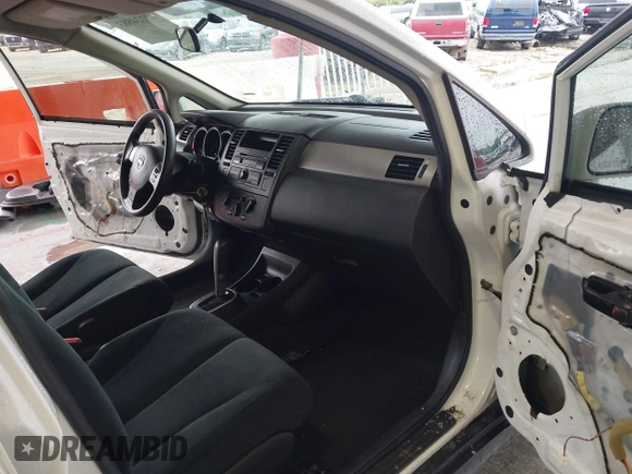 2010 Nissan Versa S с VIN 3N1BC1AP8AL391813, выставлен на аукционе IAAI как лот 42224883 с пробегом 103 839 миль миль и . История ставок и продаж доступна на DreamBid. Изображение 5.