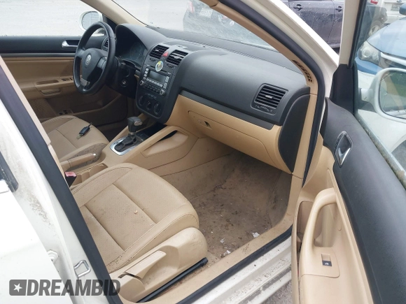 2008 Volkswagen Jetta SE with VIN 3VWRZ81K08M093880, listed as a IAAI auction lot 42273895 with 266,962 mi miles and . Bid and sale history available at DreamBid. Image 5.