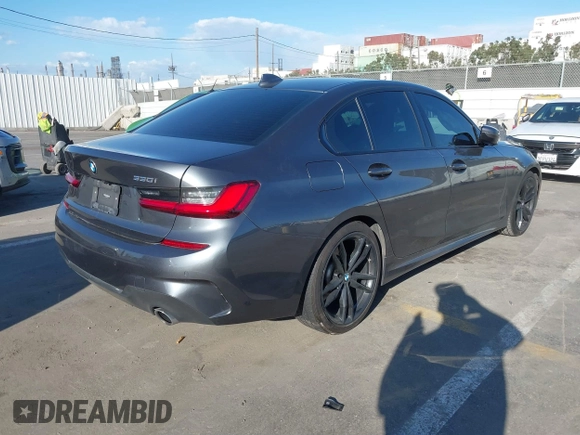 2021 BMW 3 Series 330i z VIN 3MW5R1J08M8B94401, wystawiony jako IAAI lot #41760747 z przebiegiem Nie podano mil oraz . Historia ofert i sprzedaży dostępna na DreamBid. Obrazek 4.