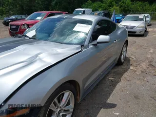 2021 Ford Mustang EcoBoost z VIN 1FA6P8TH1M5121107, wystawiony jako IAAI lot #42204097 z przebiegiem 51 542 mil mil oraz . Historia ofert i sprzedaży dostępna na DreamBid. Obrazek 17.