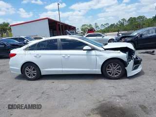 2016 Hyundai Sonata 2.4L z VIN 5NPE24AFXGH327870, wystawiony jako IAAI lot #42173050 z przebiegiem 72 000 mil mil oraz . Historia ofert i sprzedaży dostępna na DreamBid. Obrazek 13.