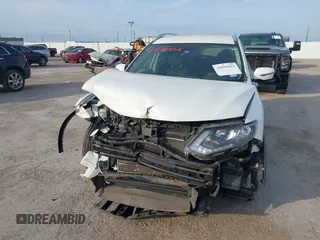 2019 Nissan Rogue SV with VIN KNMAT2MT7KP528124, listed as a IAAI auction lot 41898662 with 70,909 mi miles. Bid and sale history available at carsss.com. Image 13.