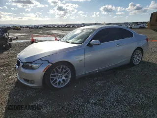 2008 BMW 3 Series 328i z VIN WBAWV13548P120456, wystawiony jako Copart lot #42698155 z przebiegiem 111 344 mil mil oraz Szkoda całkowita • Salvage title. Historia ofert i sprzedaży dostępna na DreamBid. Obrazek 1.