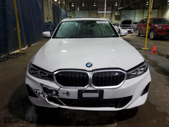 2025 BMW 3 Series 330i xDrive with VIN 3MW89CW01S8F06766, listed as a Copart auction lot 45226055 with 7,422 mi miles and Clean Title. Bid and sale history available at carsss.com. Image 5.