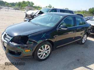 2010 Volkswagen Jetta Limited Edition z VIN 3VWRX7AJ5AM024194, wystawiony jako IAAI lot #42699309 z przebiegiem 179 644 mil mil oraz . Historia ofert i sprzedaży dostępna na DreamBid. Obrazek 2.
