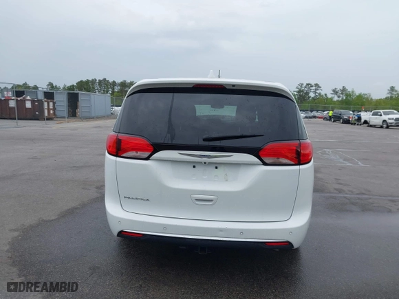 2020 Chrysler Pacifica Touring with VIN 2C4RC1FG4LR135808, listed as a IAAI auction lot 41932205 with 152,073 mi miles. Bid and sale history available at carsss.com. Image 16.