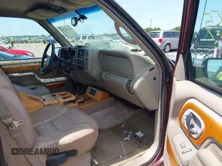 1999 Chevrolet Suburban with VIN 1GBFK16R5XJ335005, listed as a IAAI auction lot 42542755 with 200,599 mi miles and . Bid and sale history available at DreamBid. Image 5.
