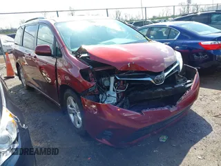 2018 Toyota Sienna LE Auto Access Seat with VIN 5TDKZ3DC6JS937924, listed as a IAAI auction lot 42000189 with 91,188 mi miles. Bid and sale history available at carsss.com. Image 1.