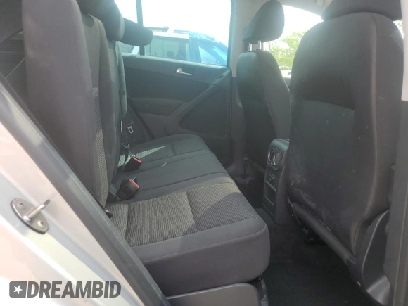 2013 Volkswagen Tiguan S z VIN WVGAV3AX2DW616476, wystawiony jako Copart lot #55313615 z przebiegiem 129 105 mil mil oraz Szkody całkowita. Historia ofert i sprzedaży dostępna na DreamBid. Obrazek 10.