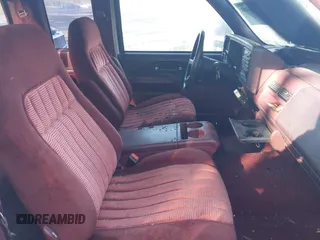 1989 GMC Sierra 1500 with VIN 2GTHC39N1K1566184, listed as a IAAI auction lot 41816485 with 139,556 mi miles and . Bid and sale history available at DreamBid. Image 5.